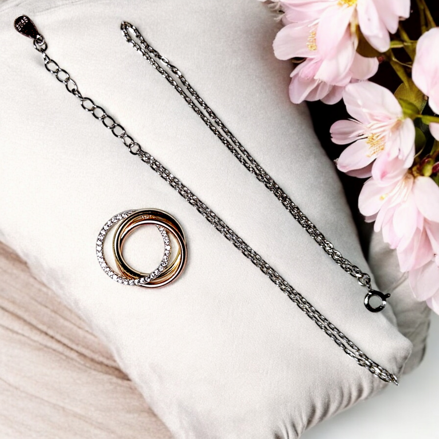 Elegant Trinity Knot Bracelet