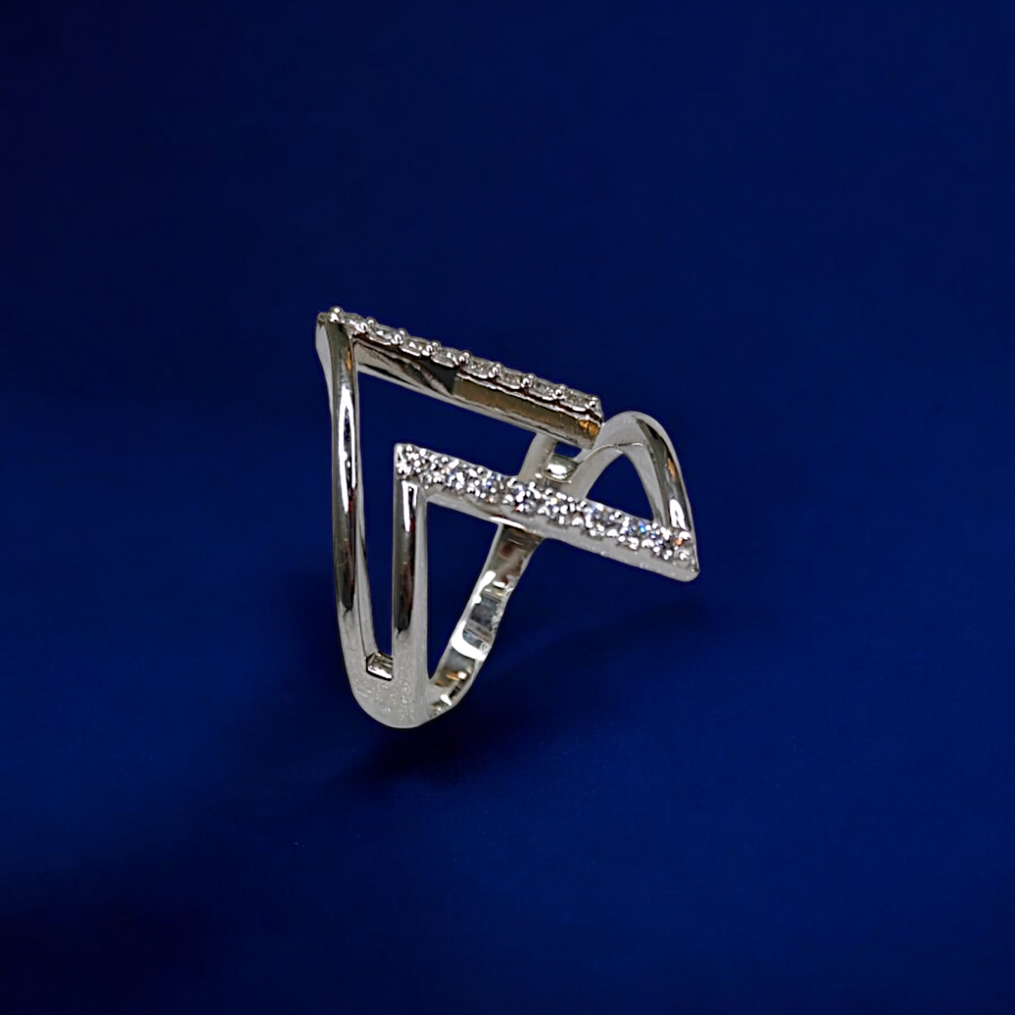 Handcrafted Modern Elegance Zigzag Silver Ring