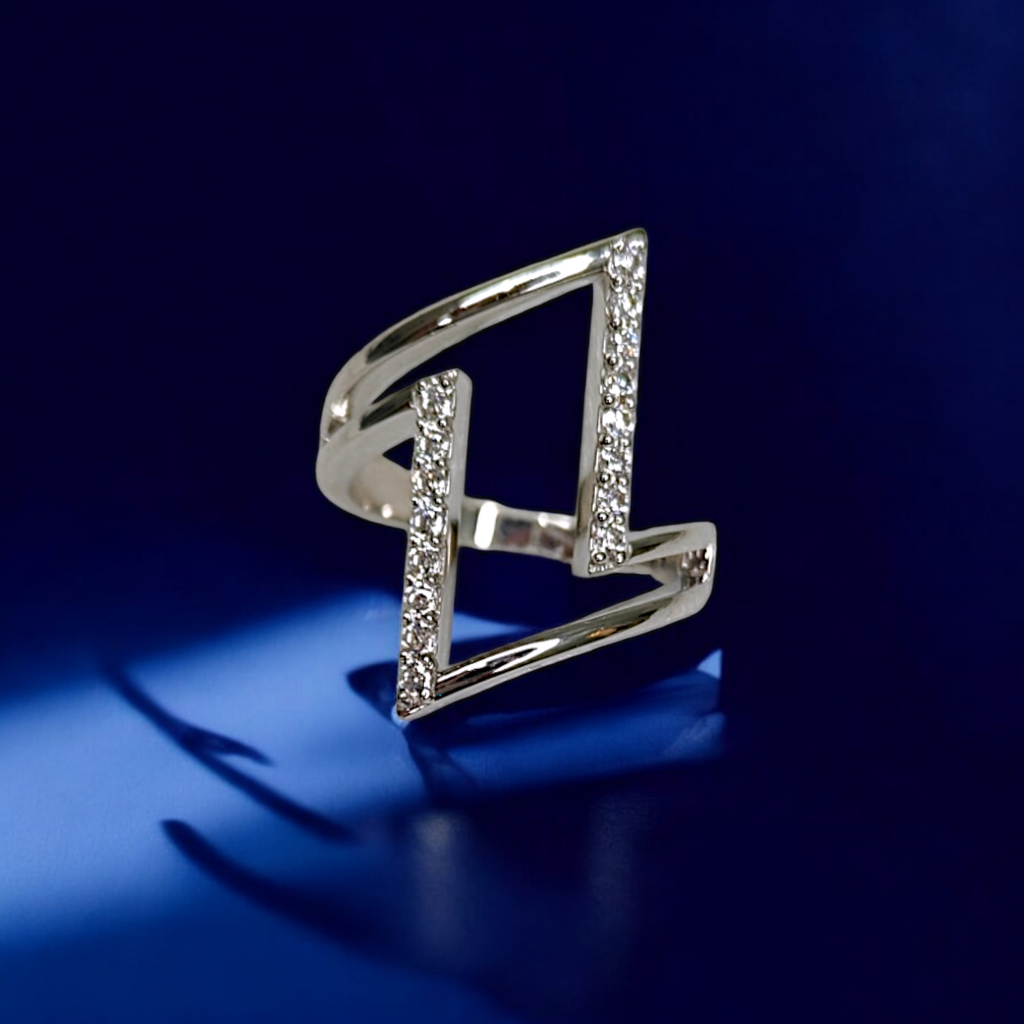 Handcrafted Modern Elegance Zigzag Silver Ring