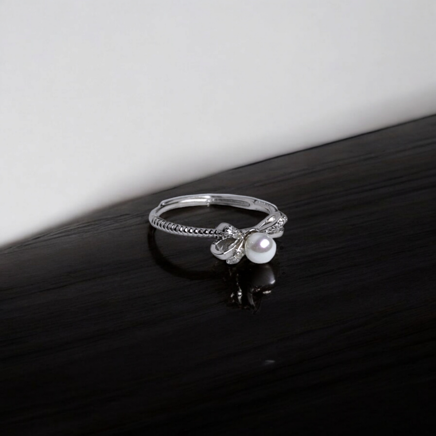 The Elegance Bow Pearl Ring