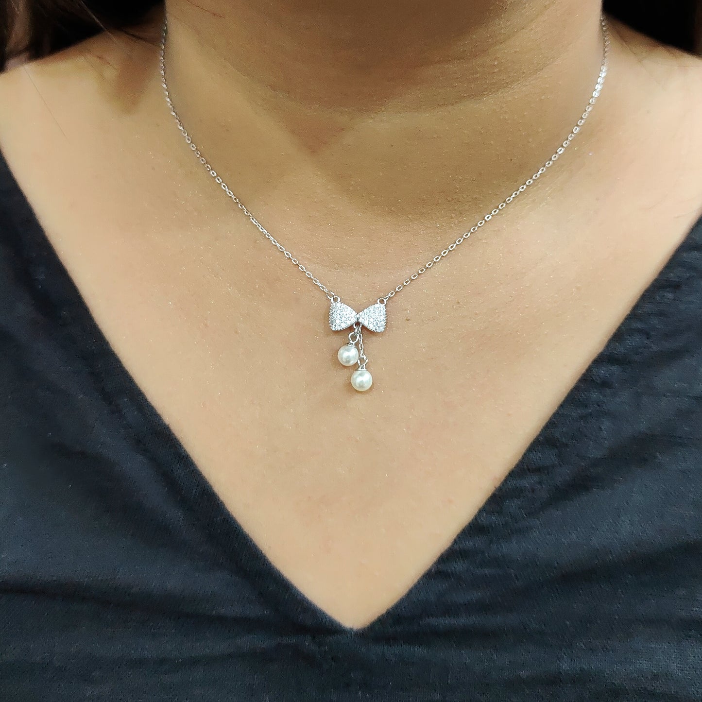 The Bow Charm Pearl Drop Necklace