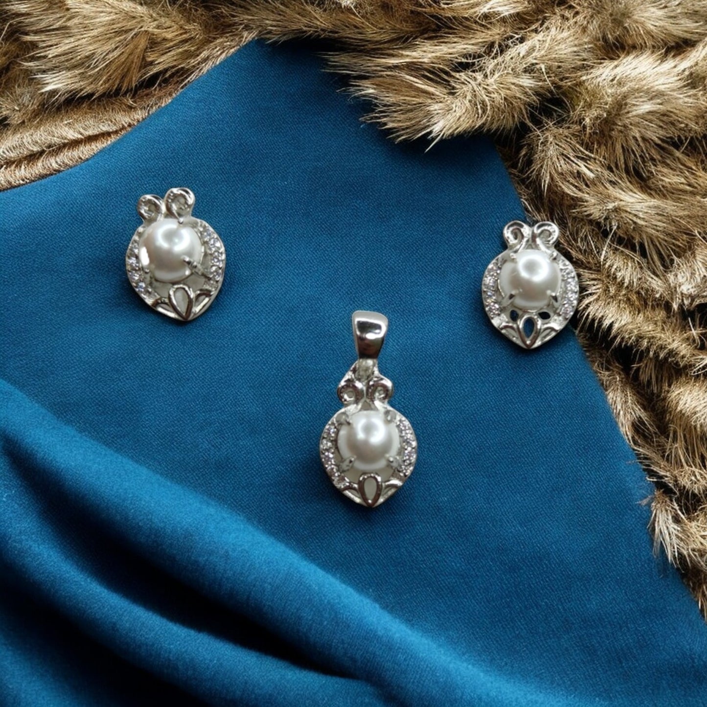 Elegant Teardrop Pearl Jewelry Set