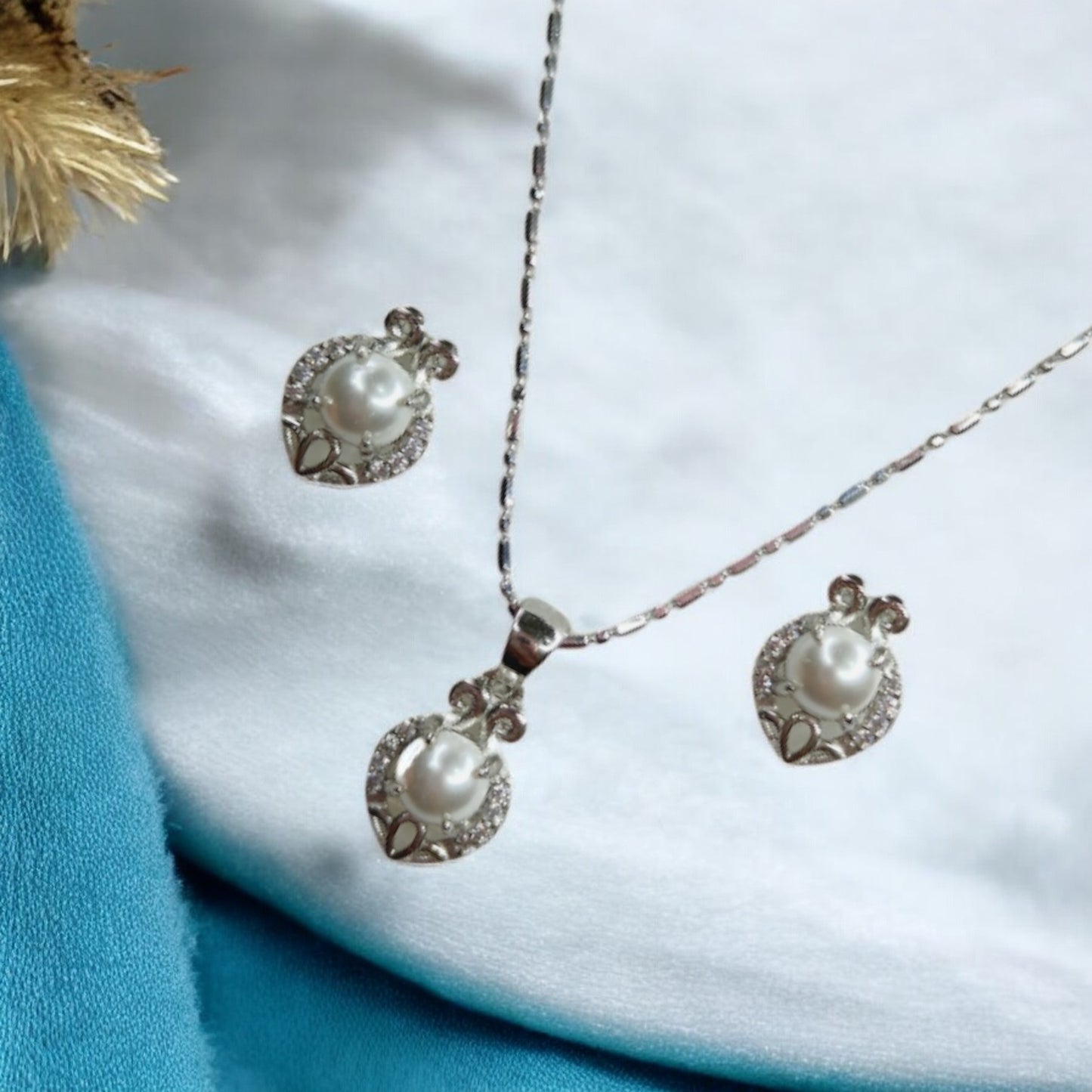 Elegant Teardrop Pearl Jewelry Set