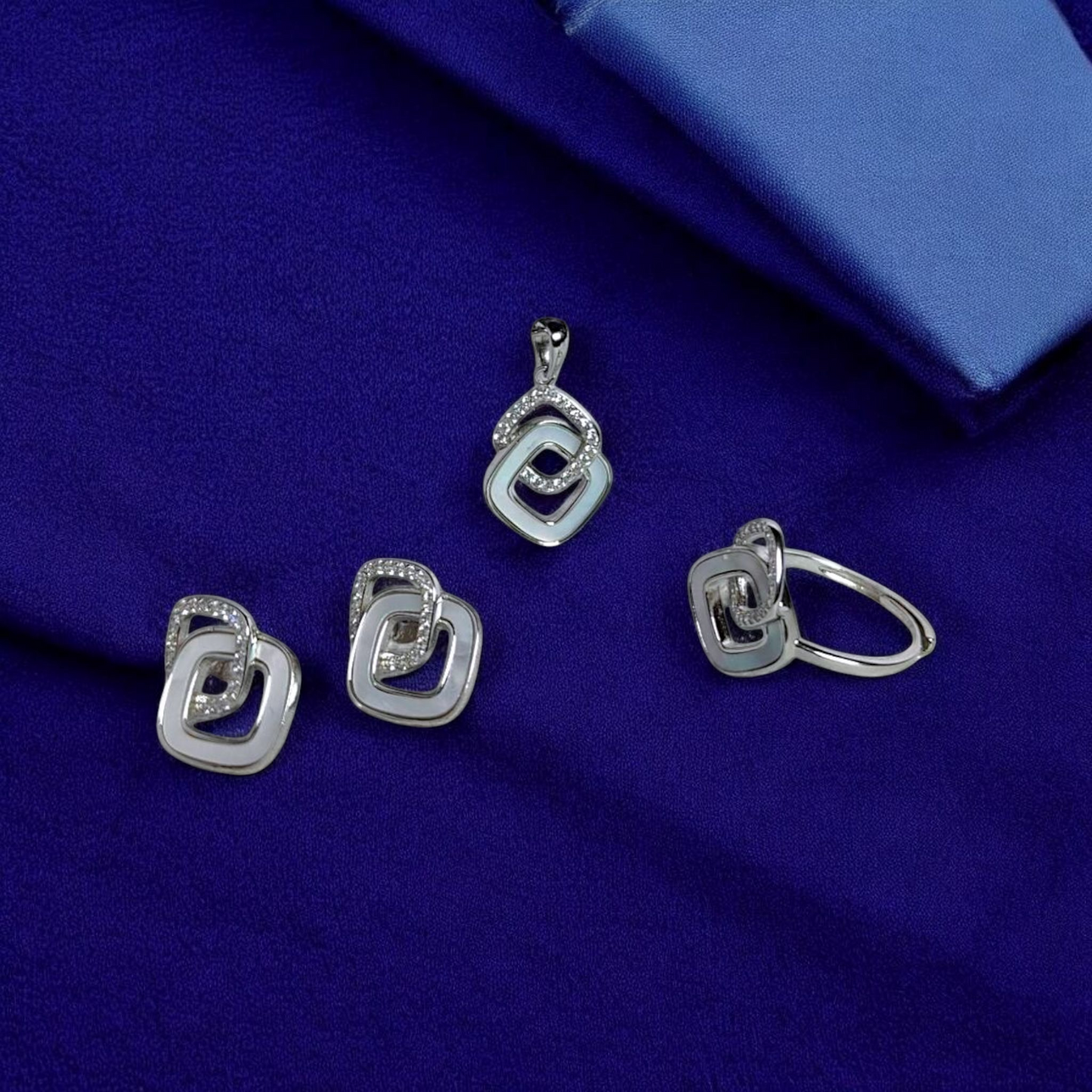 Interwoven Grace Pendant Set