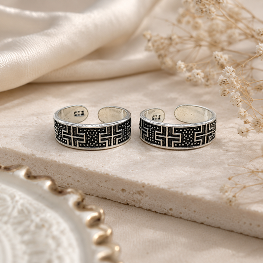 Heritage Cross Pattern Adjustable Toe Rings