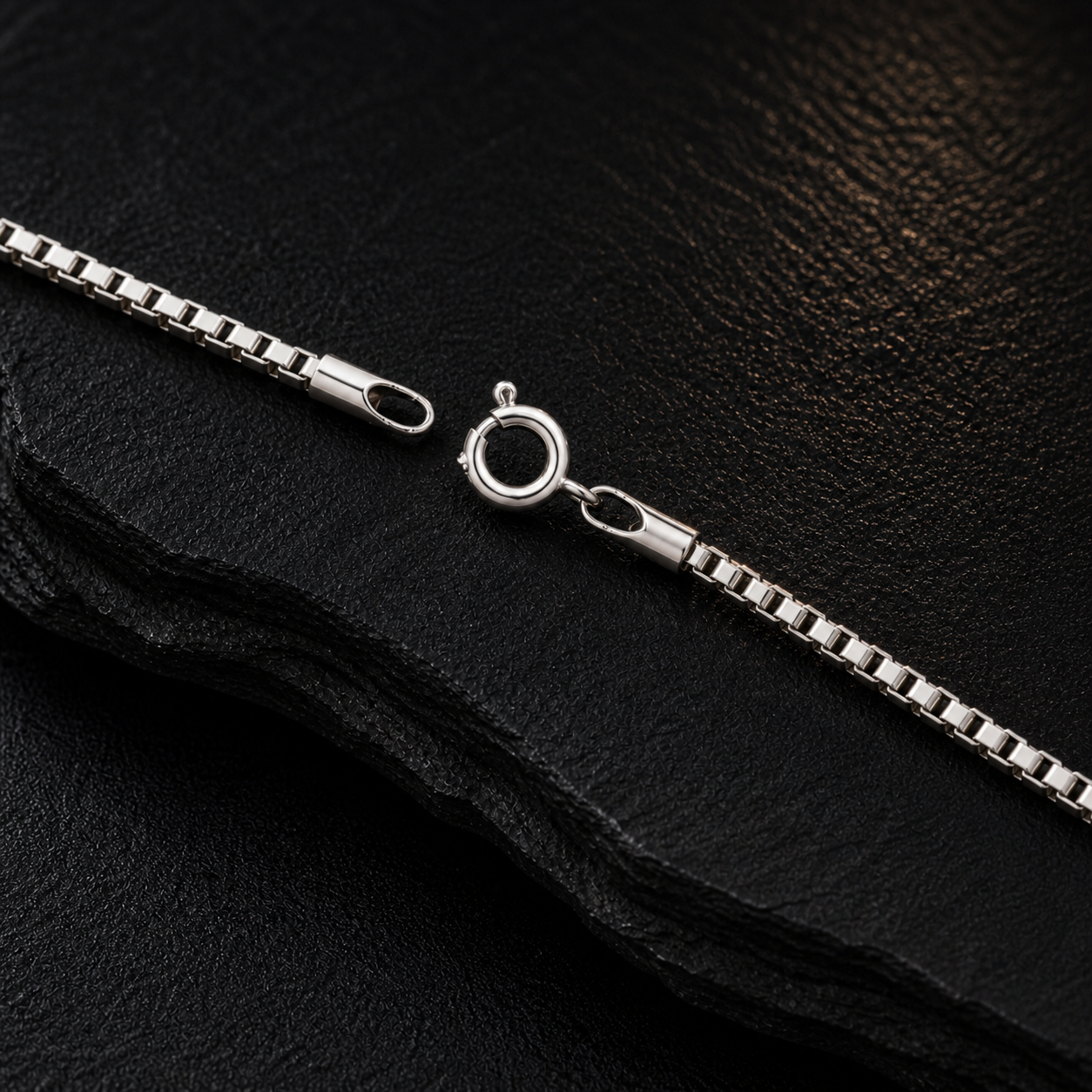 Minimal Box Chain for Men
