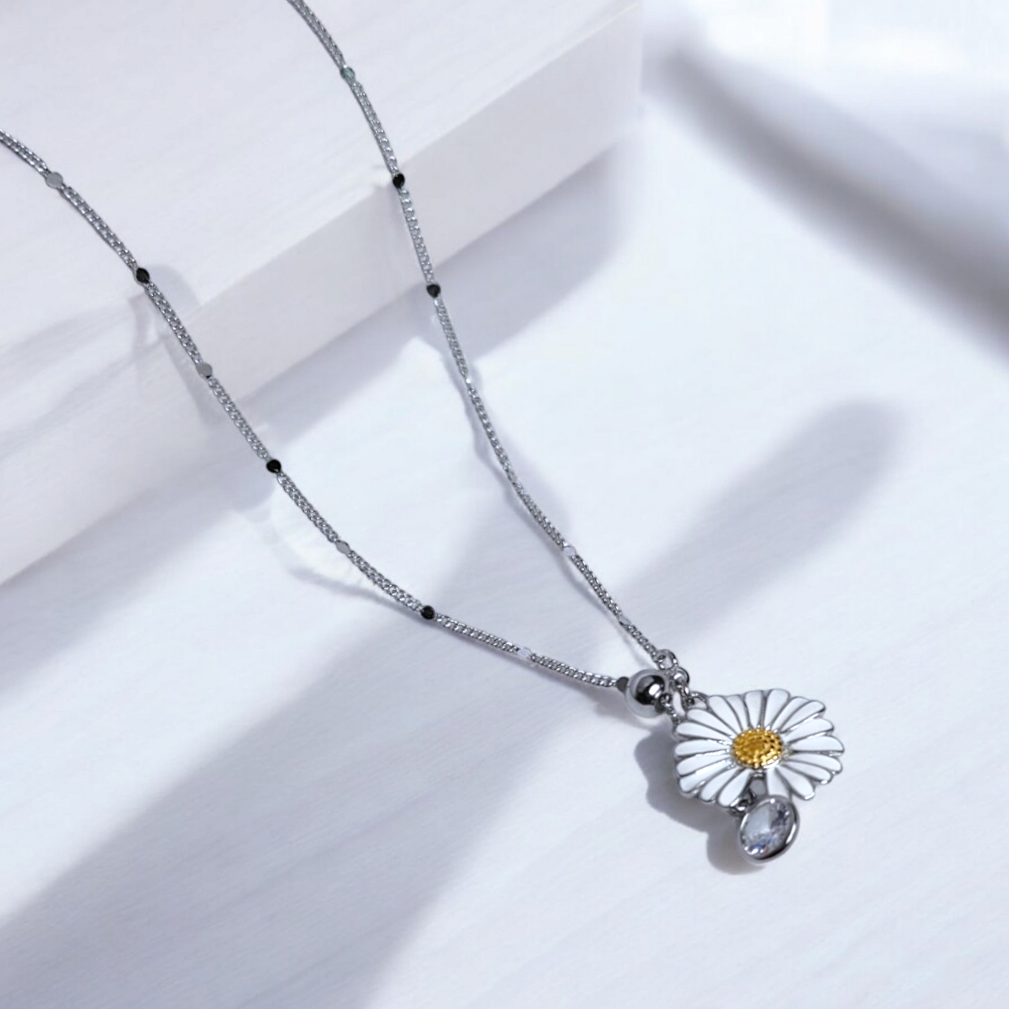 Daisy Bloom Necklace