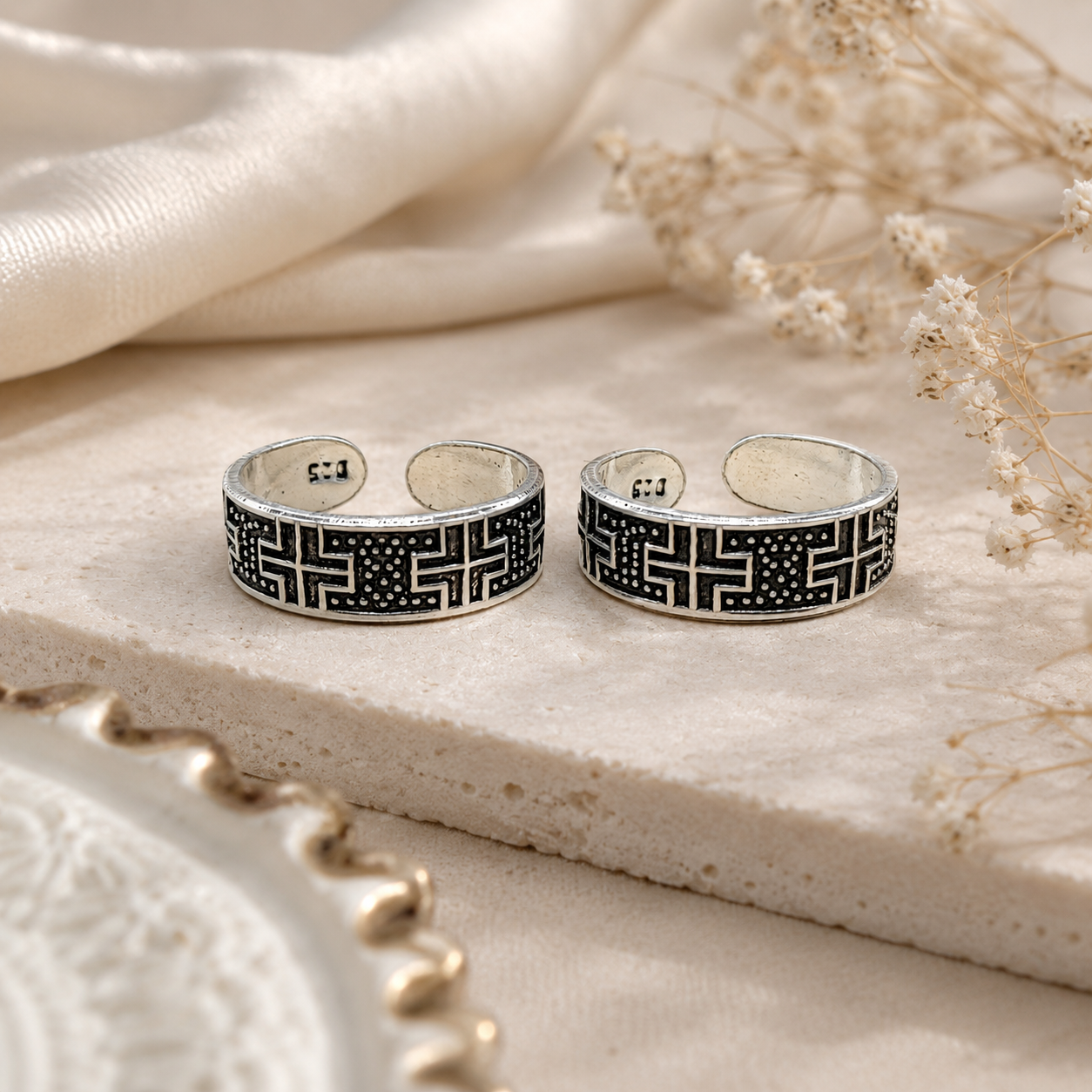 Heritage Cross Pattern Adjustable Toe Rings